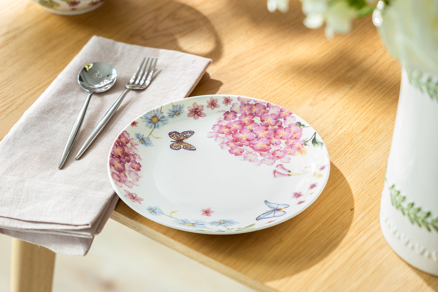 Hydrangea with Butterflies Fine Porcelain Dessert/Dinner Plate
