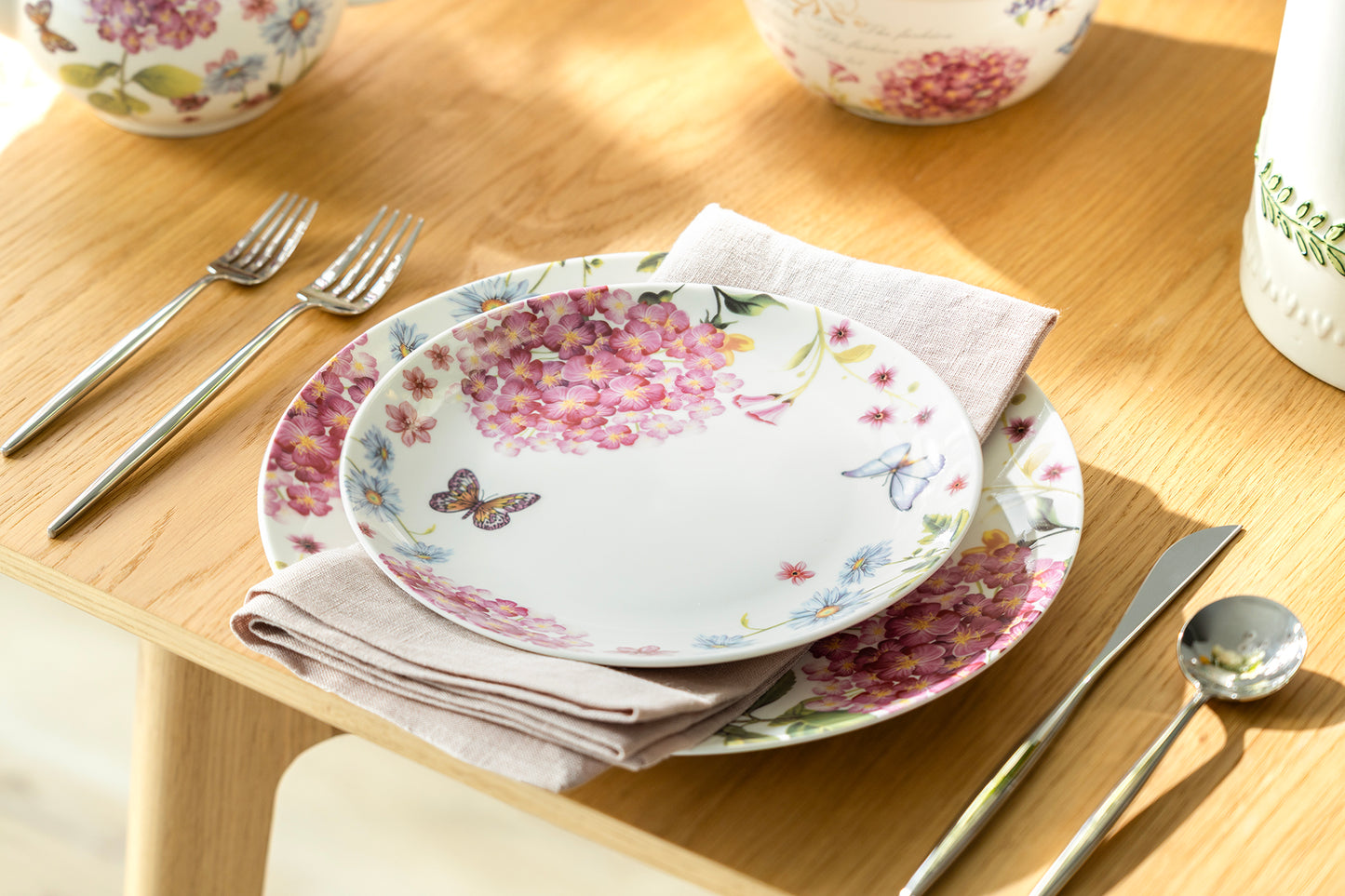 Hydrangea with Butterflies Fine Porcelain Dessert/Dinner Plate