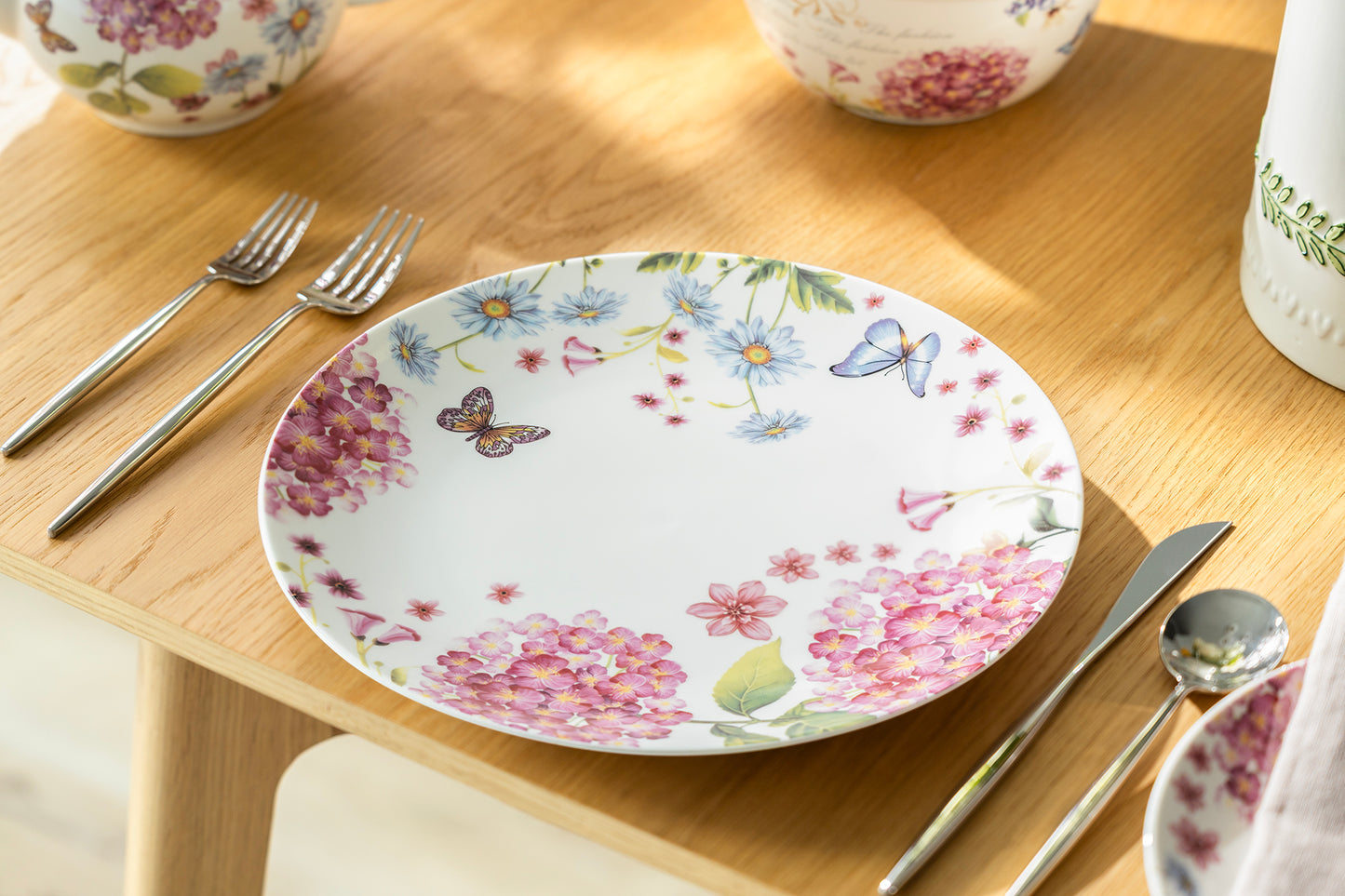 Hydrangea with Butterflies Fine Porcelain Dessert/Dinner Plate
