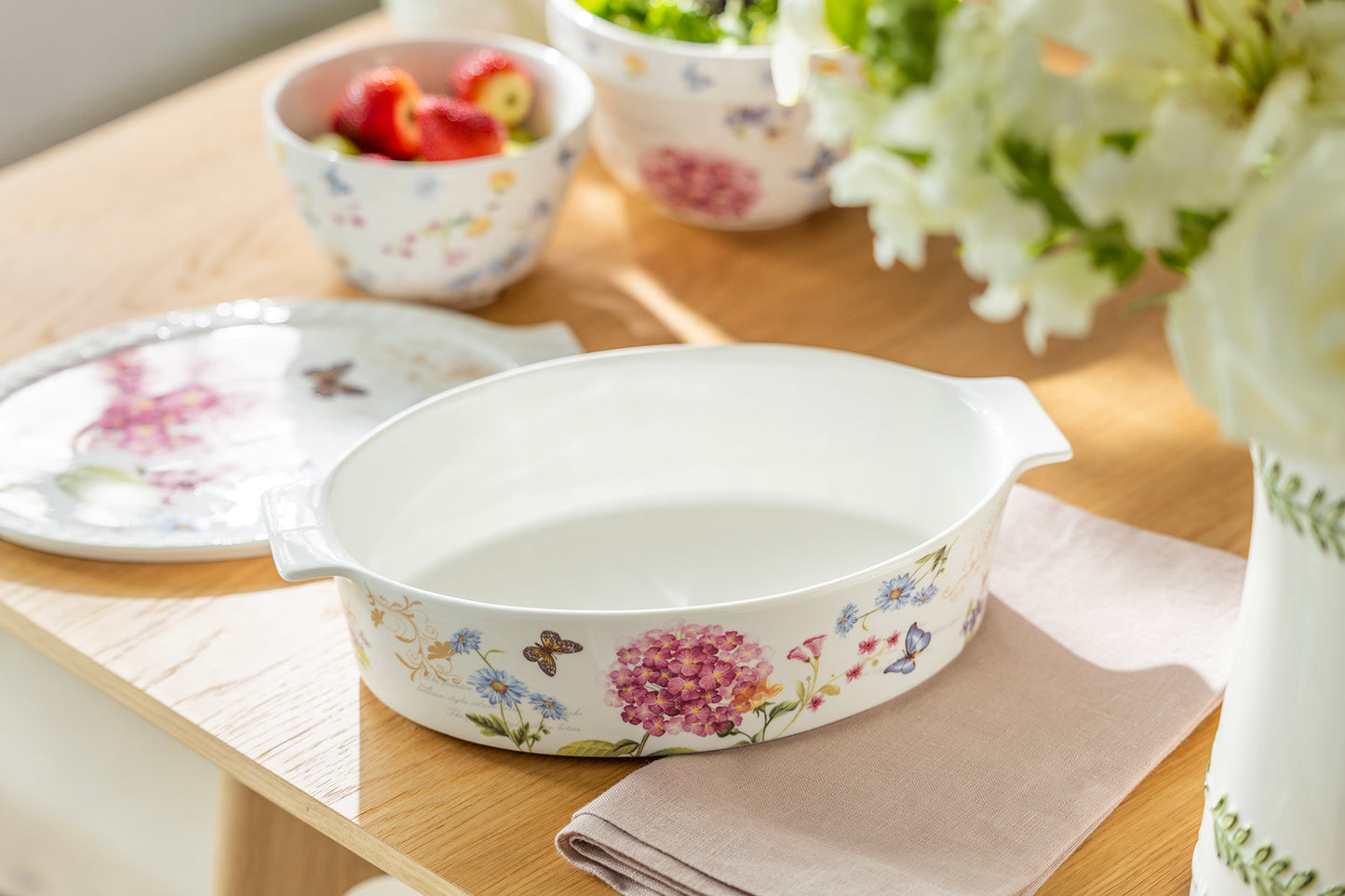Hydrangea with Butterflies 1.4 qt. Oval Casserole