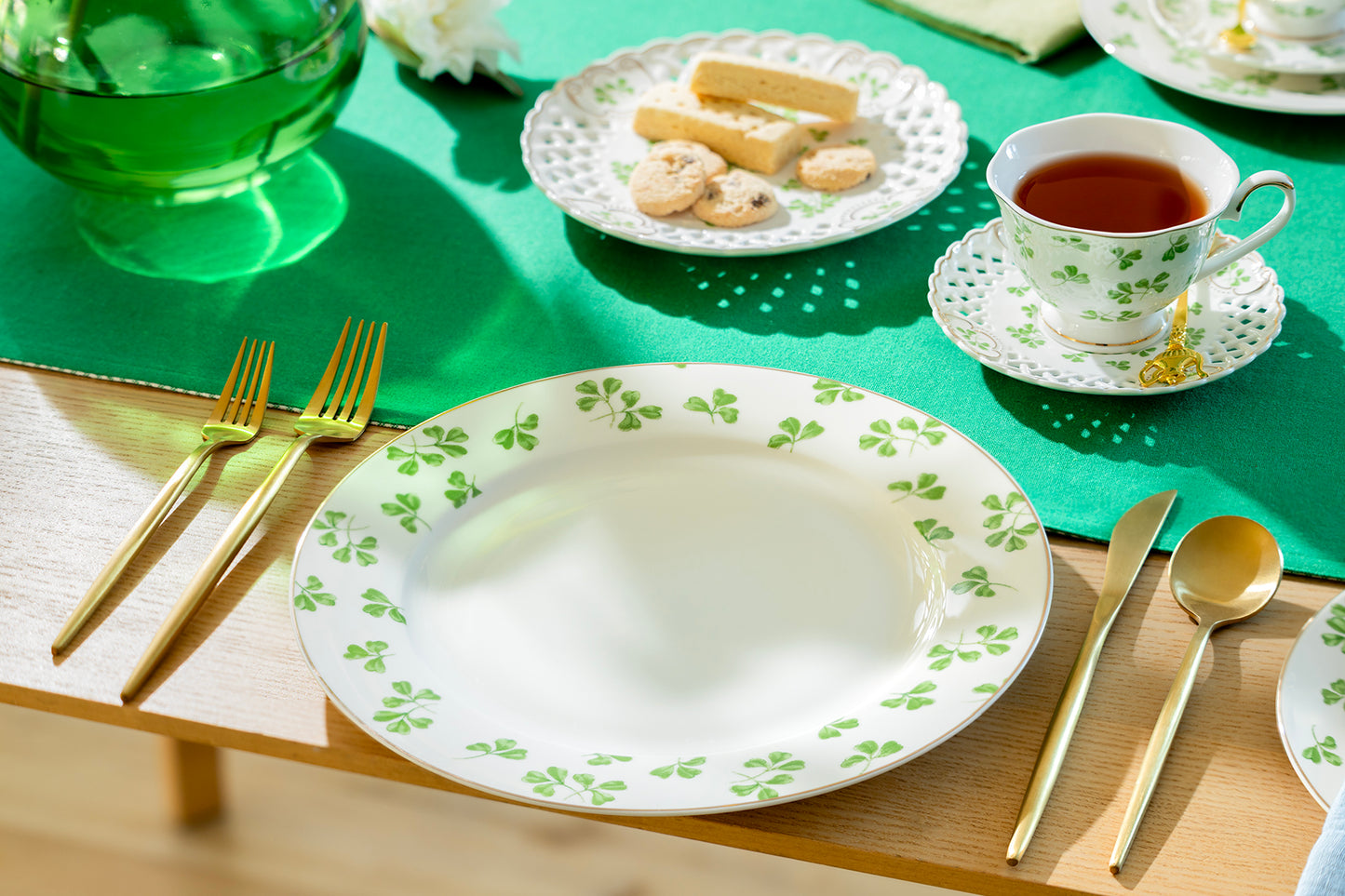 Shamrock Fine Porcelain Dessert/Dinner Plate