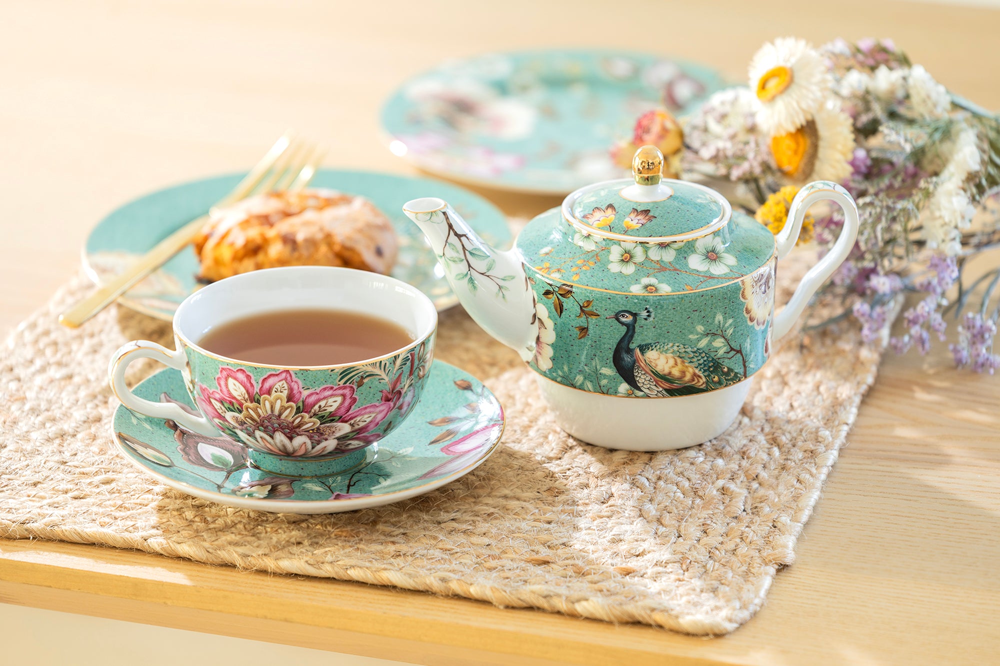 Grace Teaware Peacock Lotus Garden Tea Set - Thumbnail 2