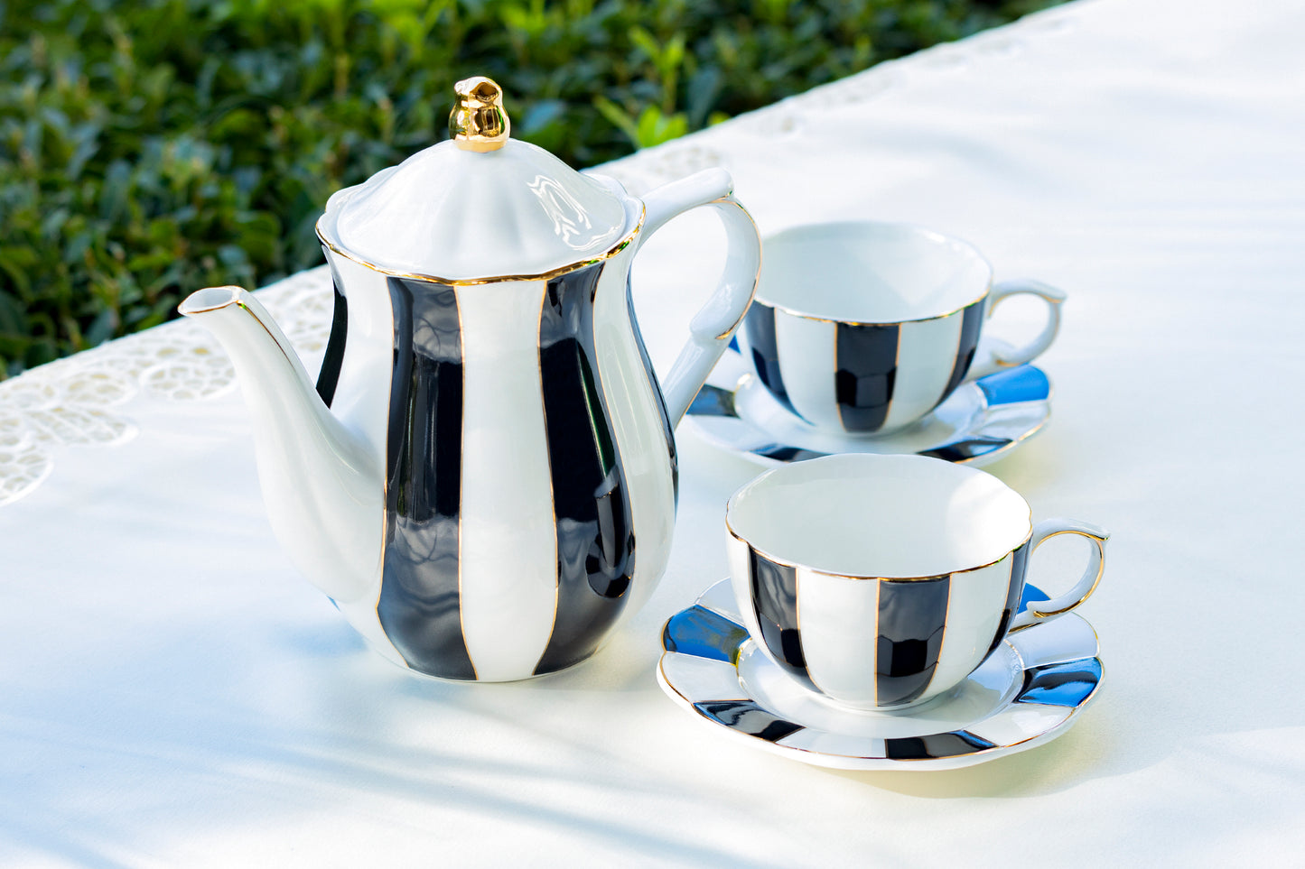 Grace Teaware Black and White Scallop Fine Porcelain 5-piece Tea Set