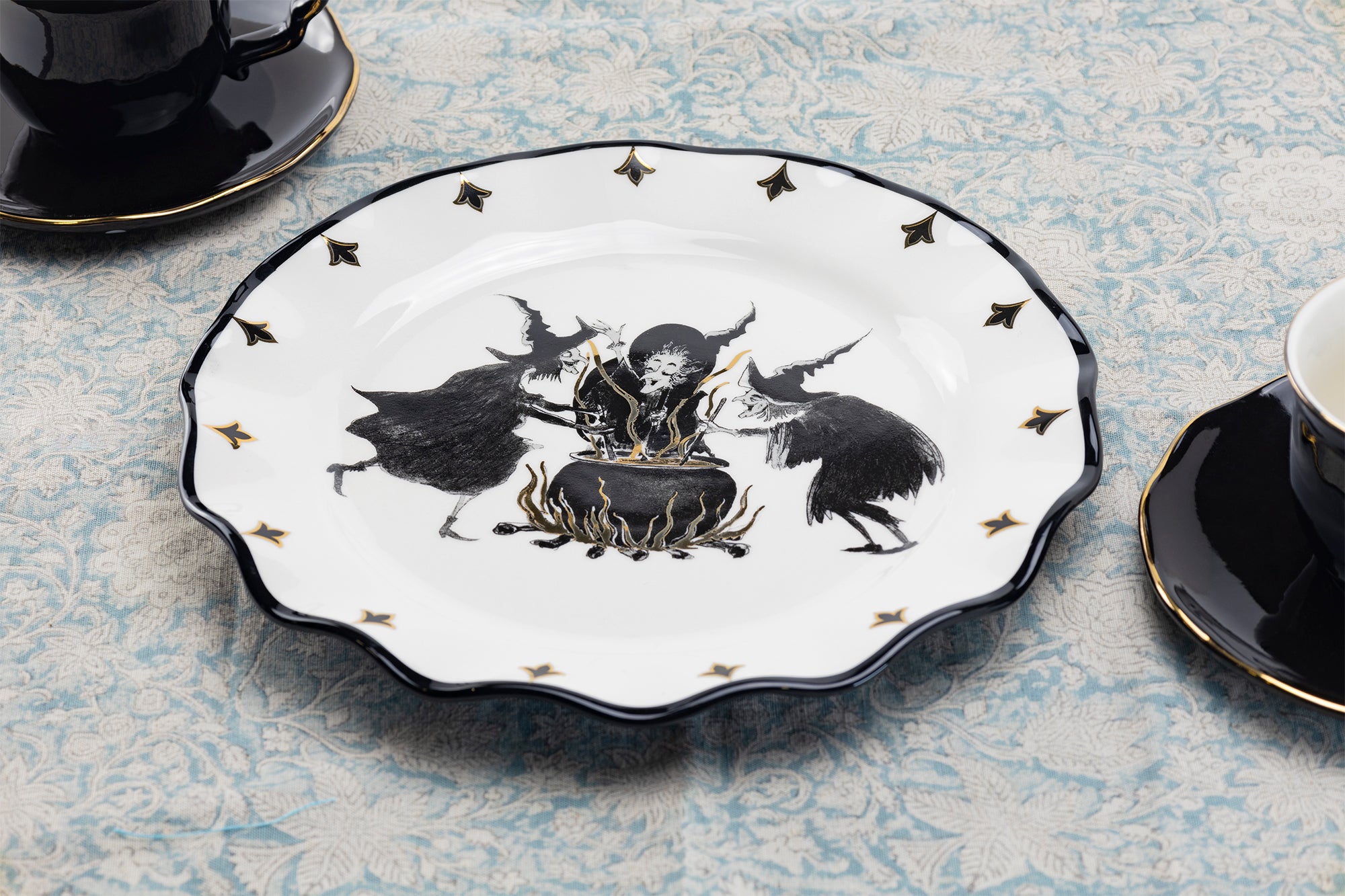 Halloween discount dishes set