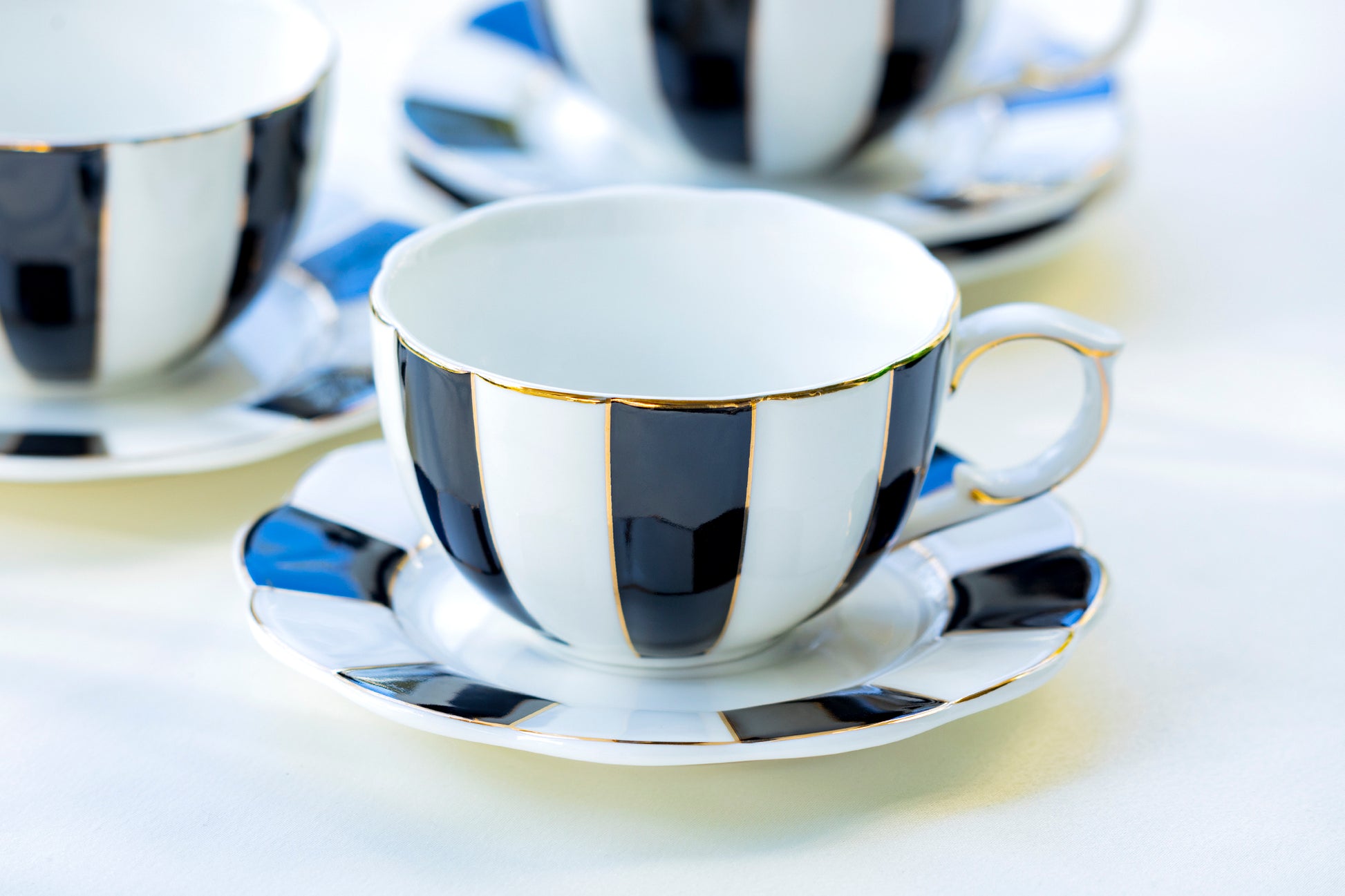 Grace Teaware Black and White Scallop Fine Porcelain Tea Cup and Saucer set of 1