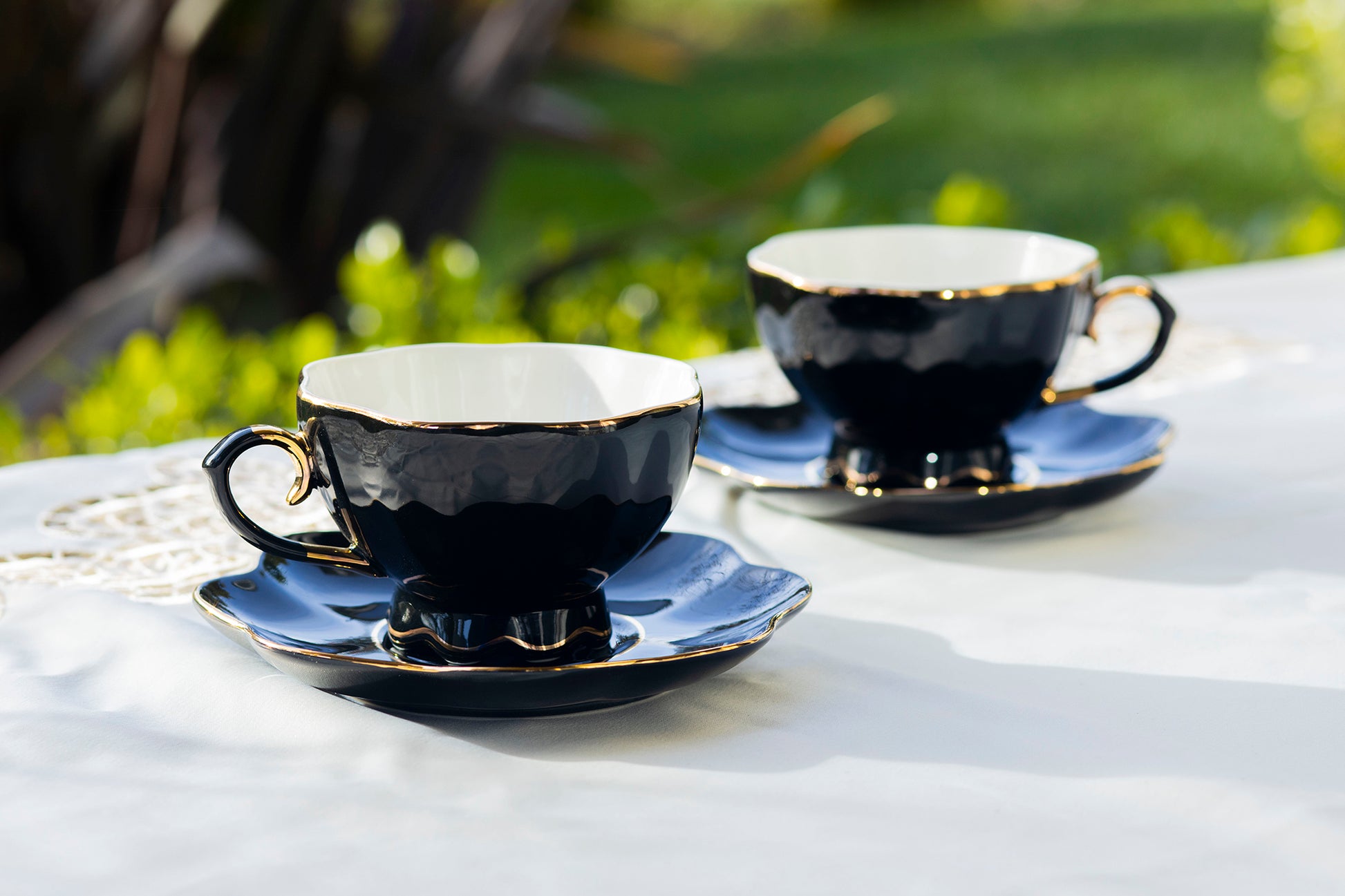 Grace Teaware Black Gold Scallop Teapot + Raven Tea Cup and Saucer Sets –  GracieChinaShop