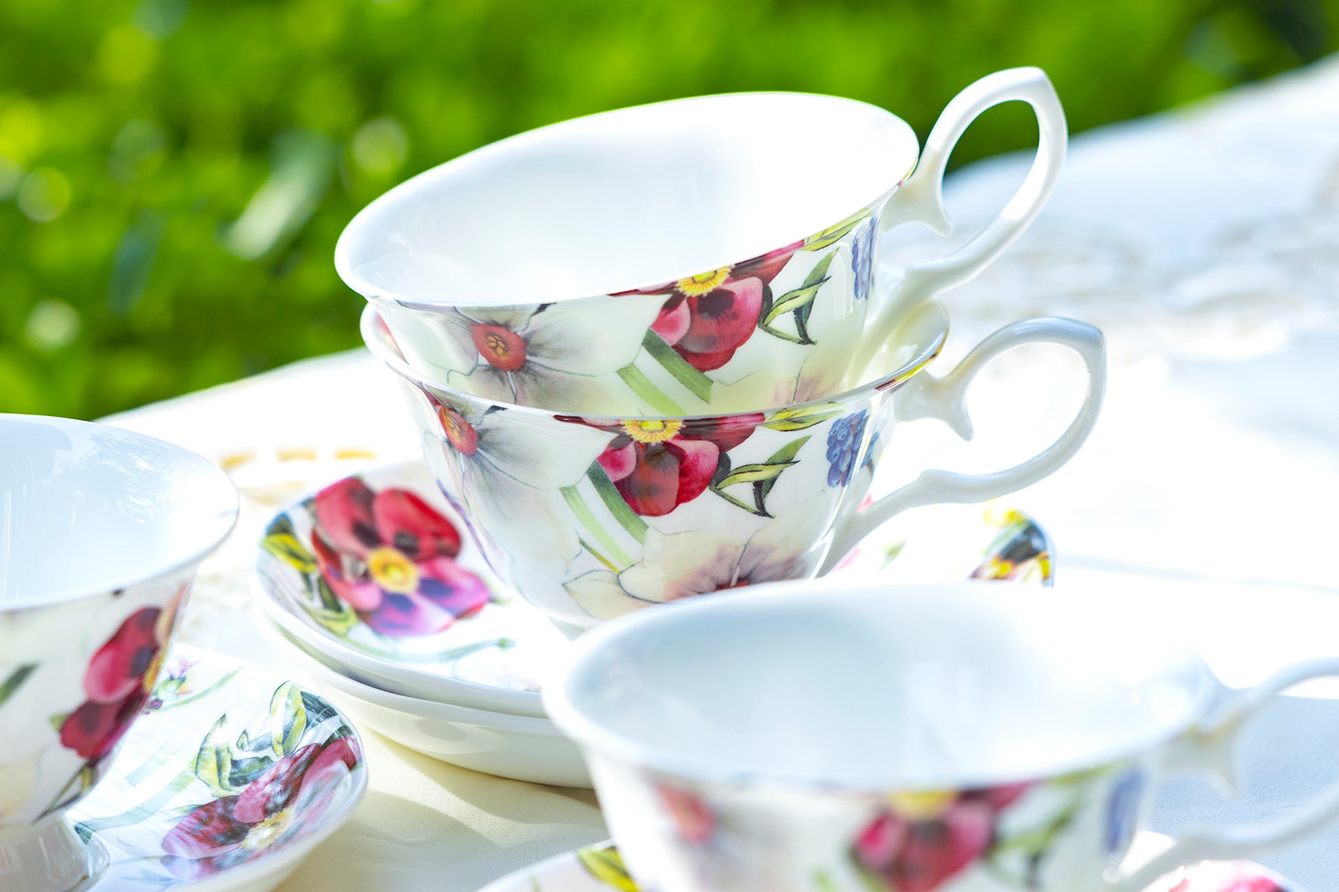 red and white pansy tea cup