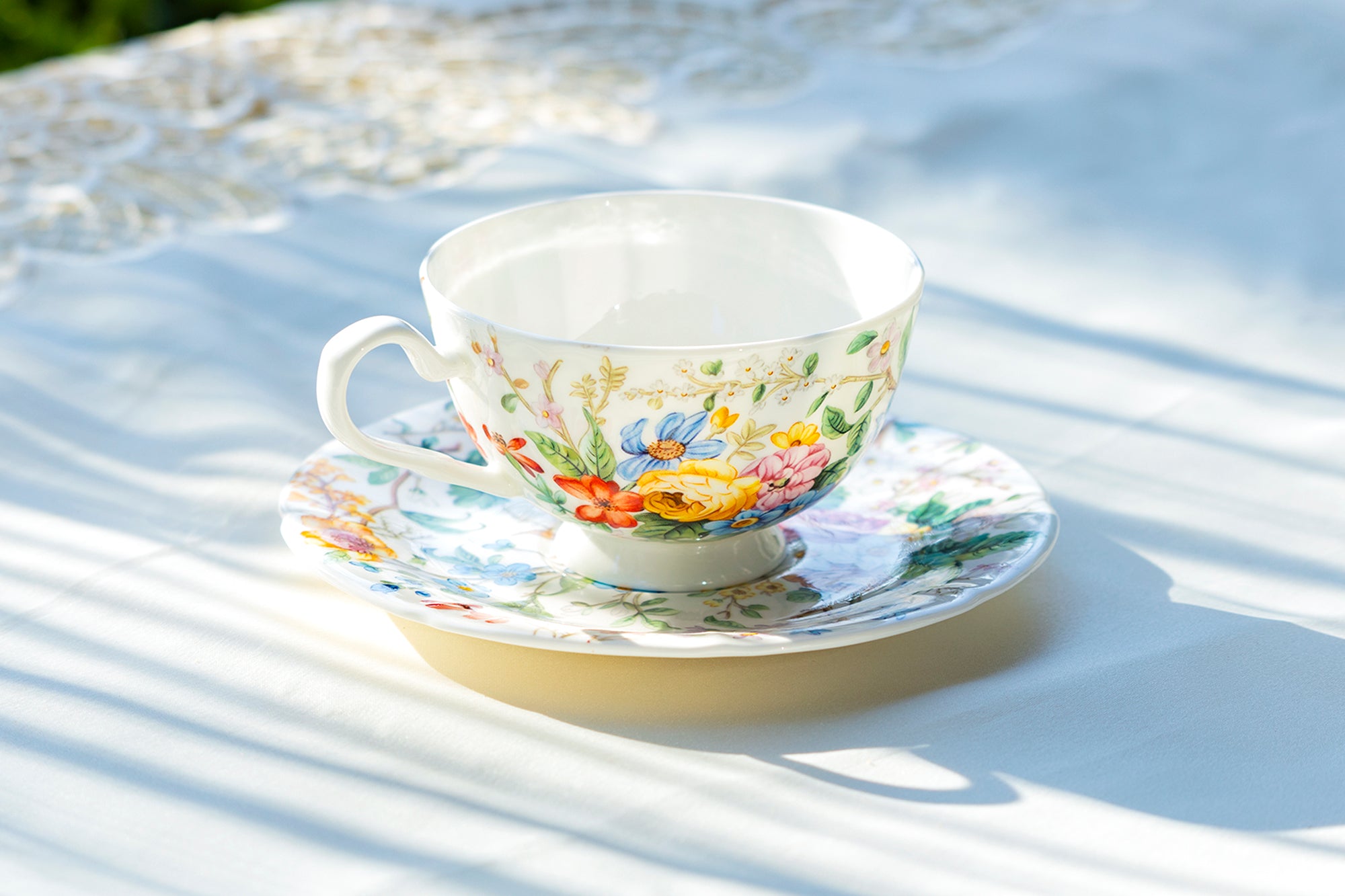 Bone china cup outlet and saucer