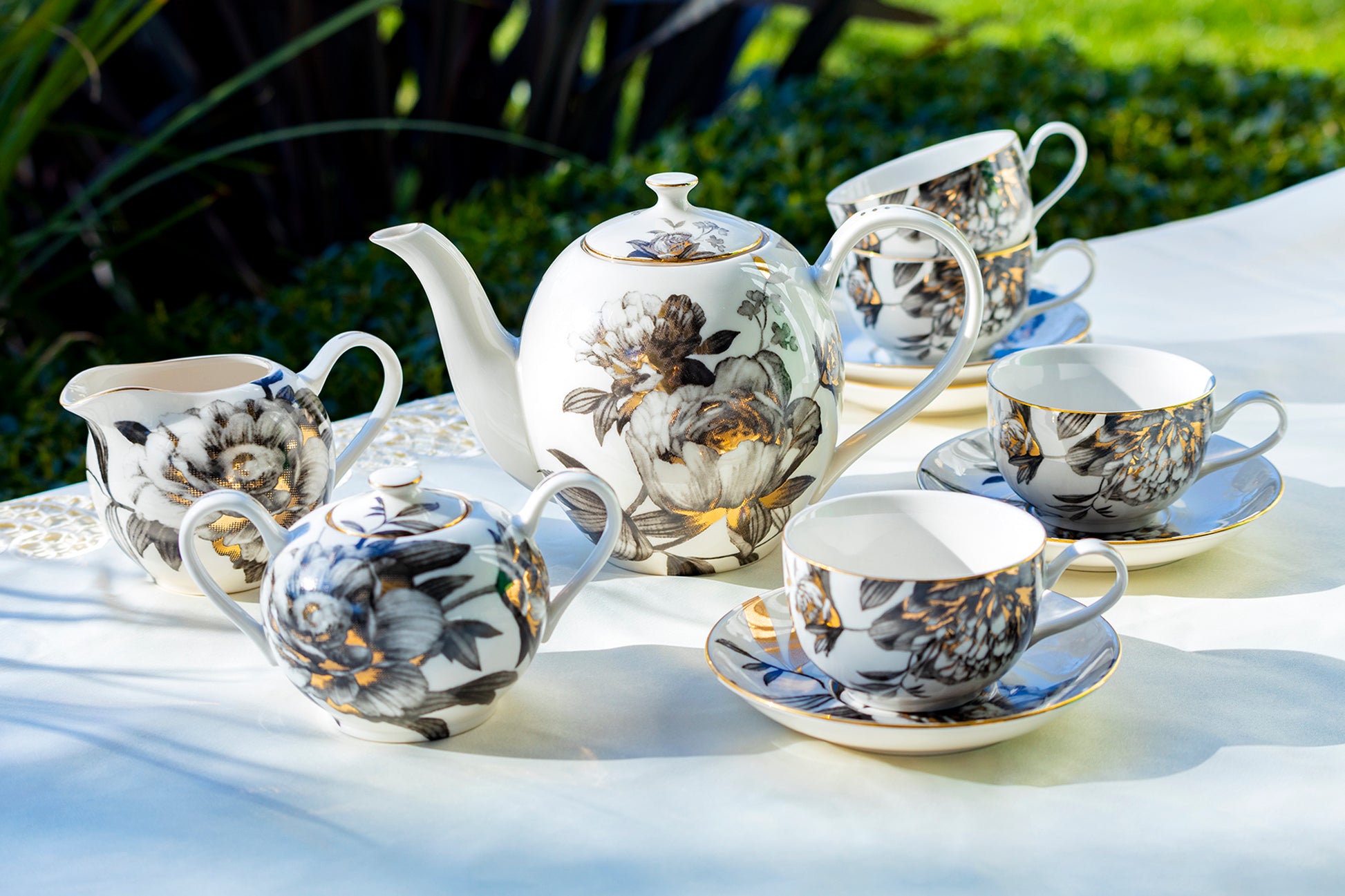 Grace Teaware Black Gold Peony Fine Porcelain 11-piece Tea Set